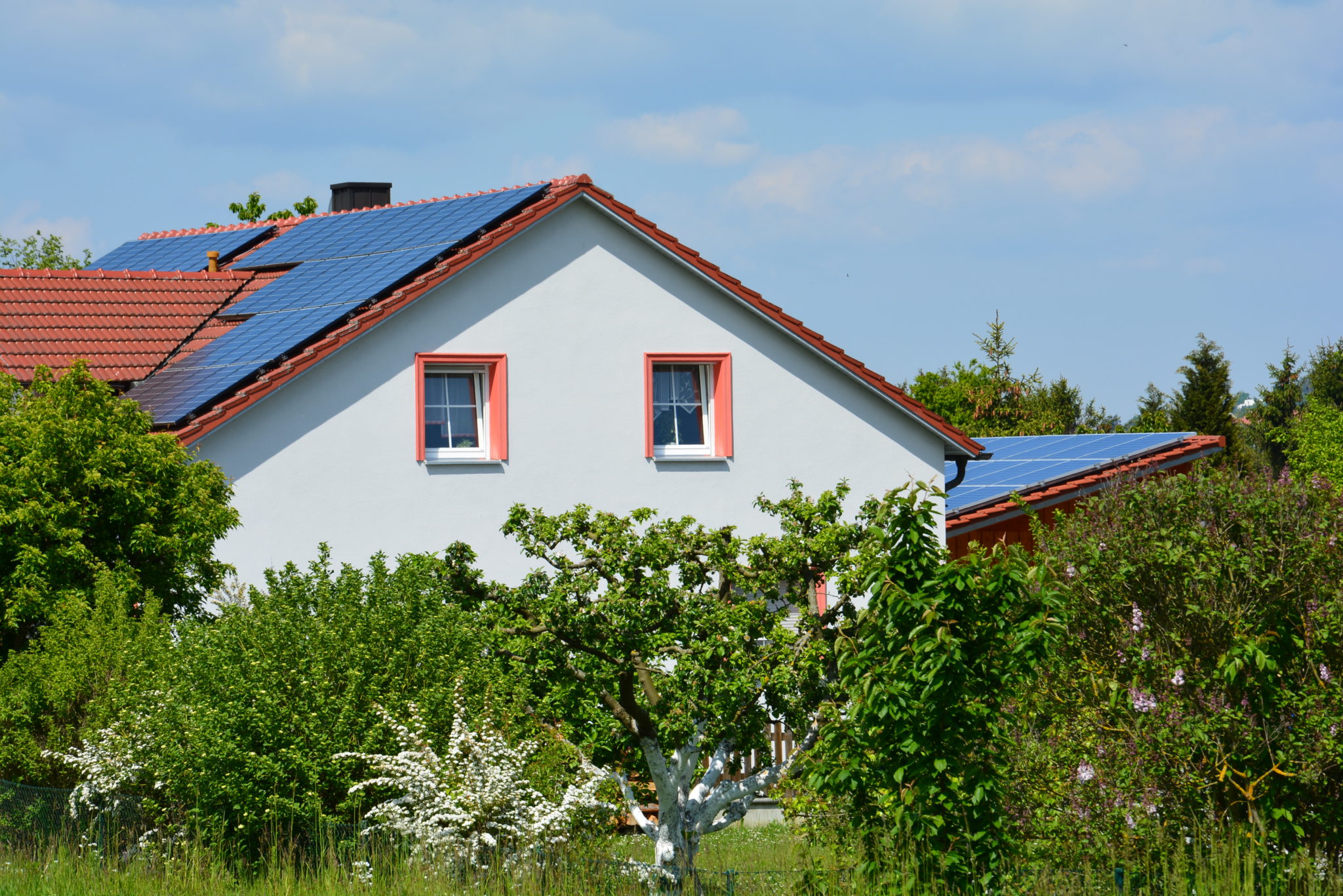 Dachflaechen-PV.-2048x1367.jpg